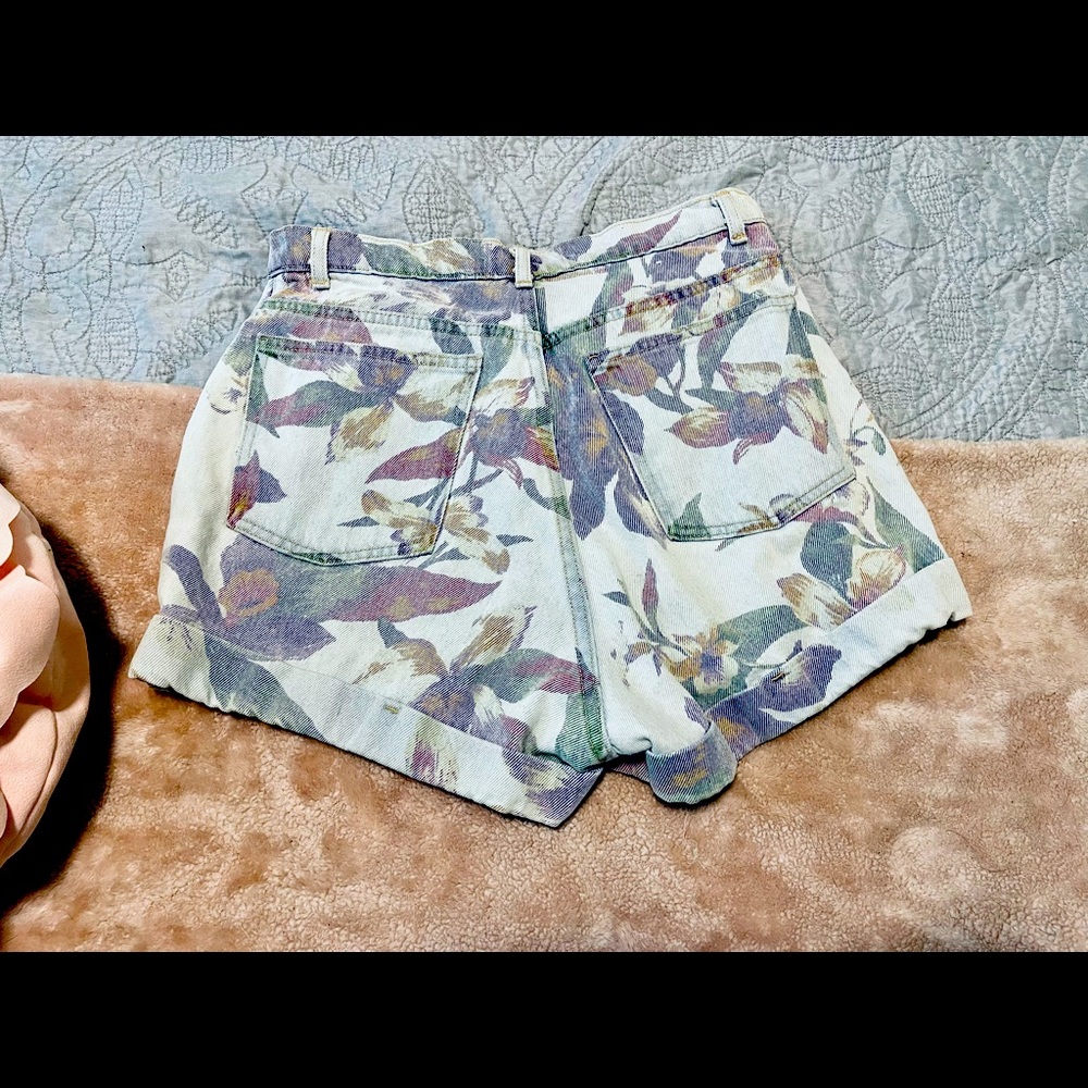 💚 America Apparel size 30 high waisted flower jean